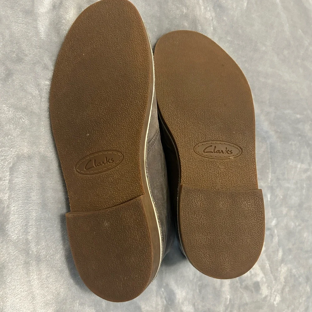 Clarks Gray Chukka Boots - Picture 6 of 7